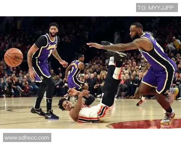 詹姆斯38+8西蒙斯23分 浓眉缺阵湖人胜开拓者