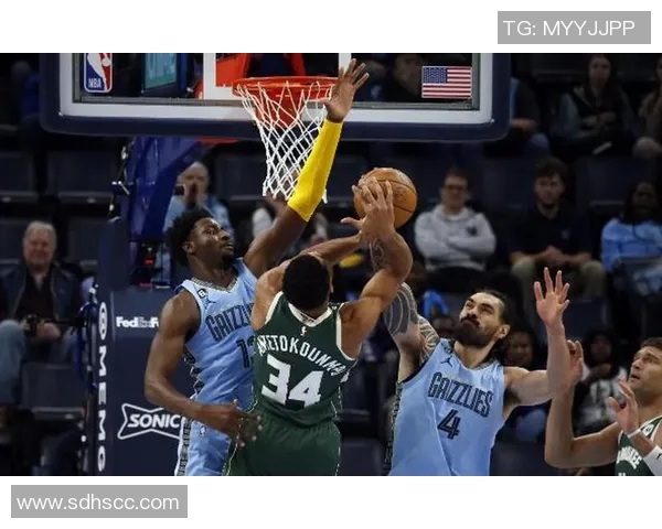 发挥不佳！小贾伦-杰克逊上半场6中3拿到9分 出现4次犯规4次失误